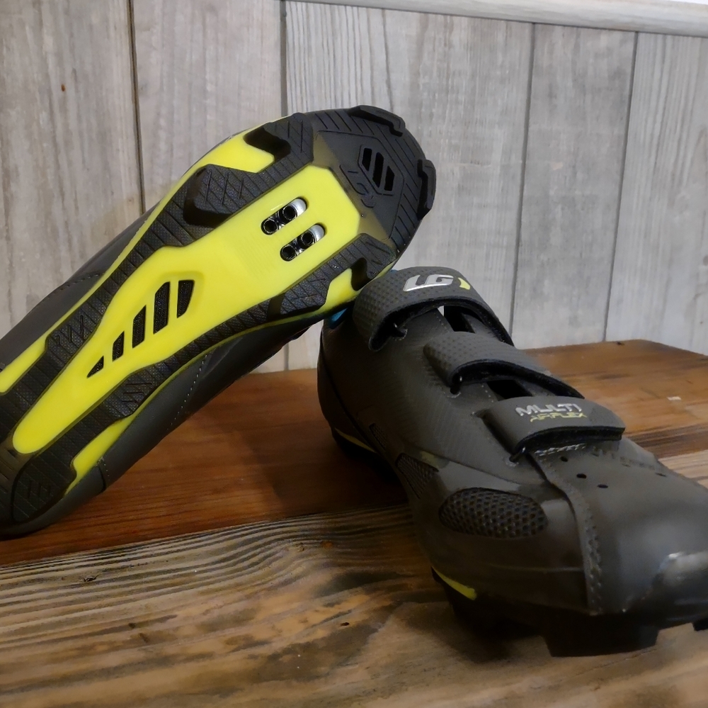 Size 11w /or 9m Garneau Cycling Shoes
